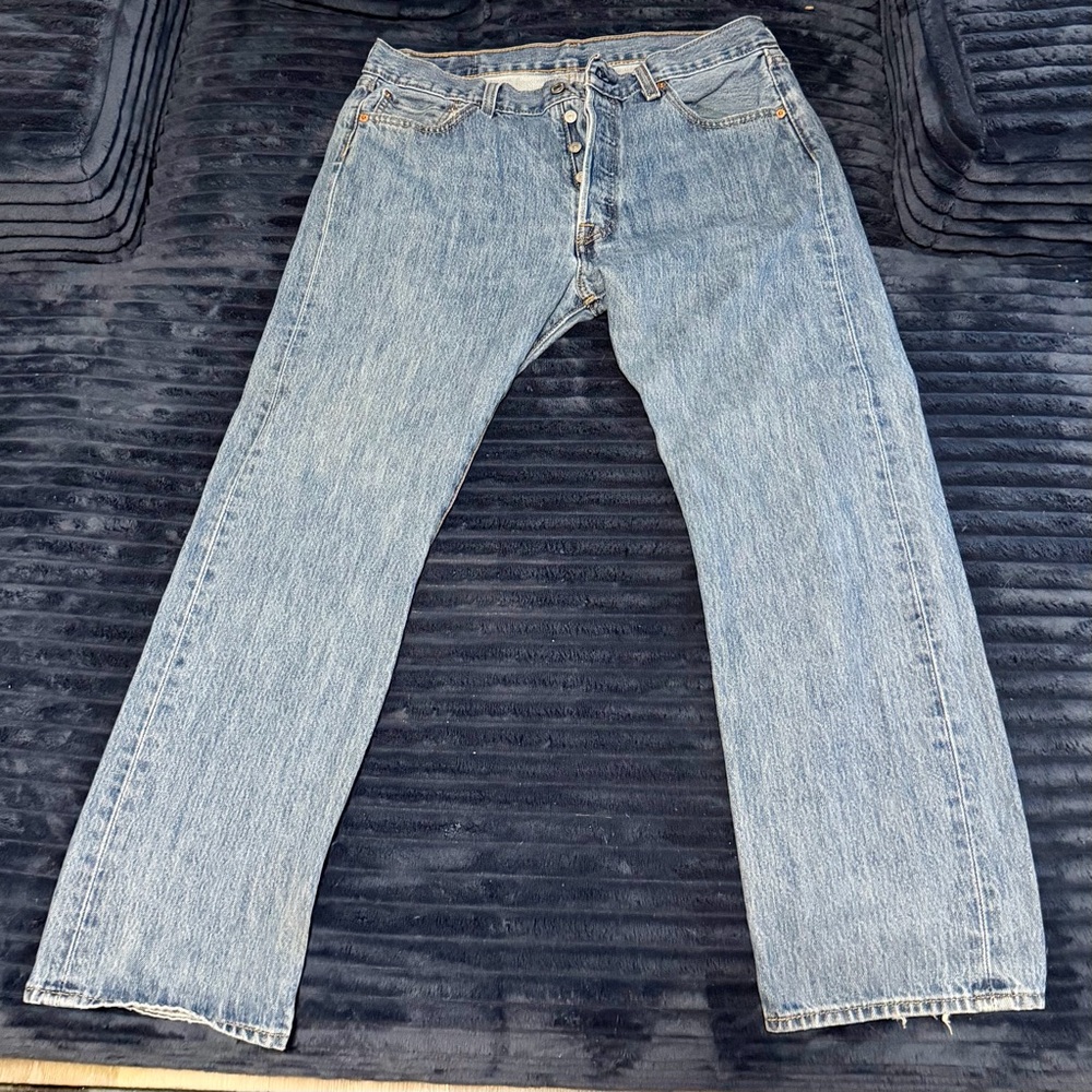 Classic button fly 501 Levi’s Denim Blue Jeans 35x30